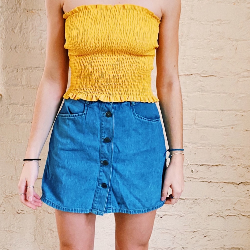Yellow strapless tube top